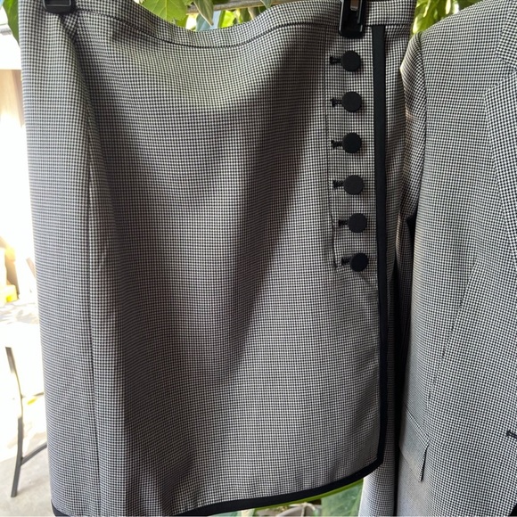 Club Monaco set Wool skirt & blazer suit - Picture 4 of 7